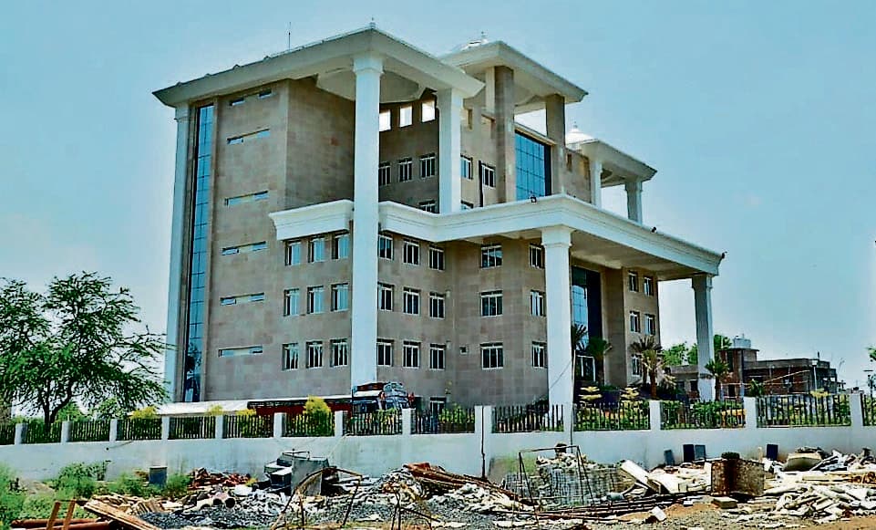 Deoghar News : निगम ने होल्डिंग टैक्स के 532 बकायेदारों को भेजा नोटिस