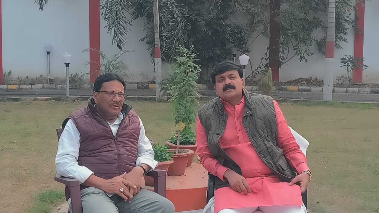 प्रभारी मंत्री मो. जमा खान को क्षेत्र की समस्याओं से कराया अवगत