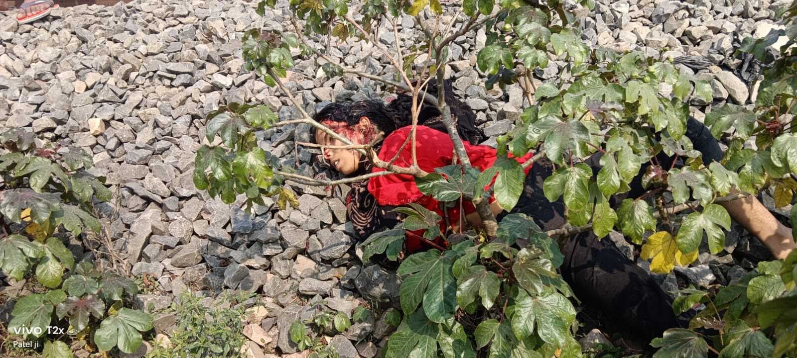 महेशखूंट में ट्रेन की चपेट में आने से छात्रा की मौत