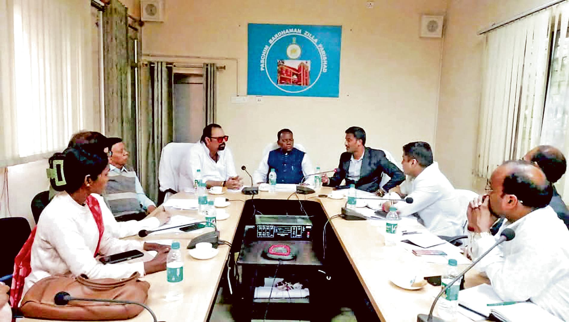 डीएम एस पोन्नमबलम ने जिला परिषद के सदस्यों के साथ की बैठक