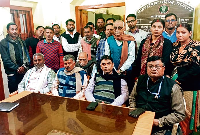 जिला परिषद कर्मचारियों का हड़ताल जारी, अराजपत्रित कर्मचारी महासंघ ने दिया समर्थन