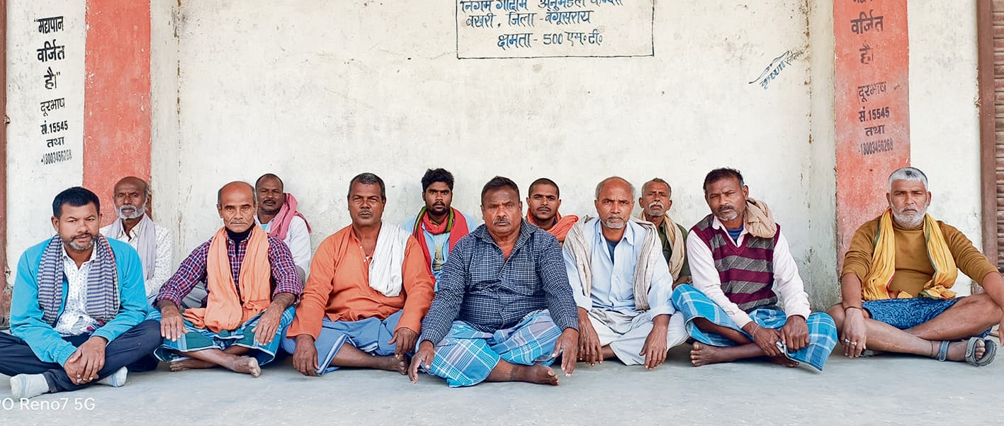 विभिन्न मांगों को लेकर मजदूरों ने किया हड़ताल