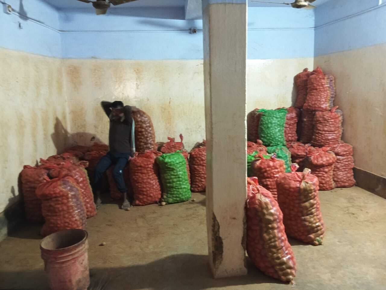 Chaibasa News : गोदामों में एक दिन का आलू बचा, कीमत 50 तक पहुंचा