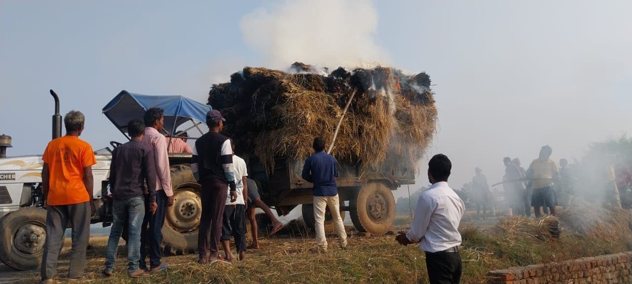Giridih News: हाइटेंशन तार की चपेट में आने से धान में लगी आग
