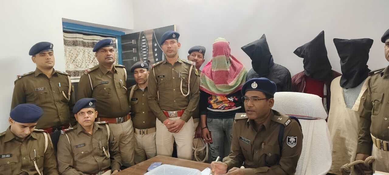 वाहन जांच में पिता-पुत्र के पास से मिले हथियार, दोनों को जेल