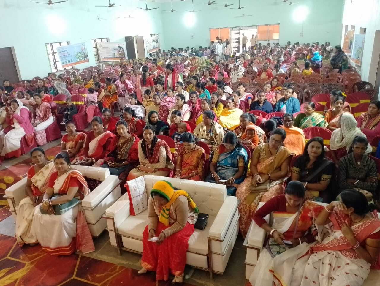 East Singhbhum : चाकुलिया में लाभार्थियों के बीच तीन करोड़ का ऋण वितरित