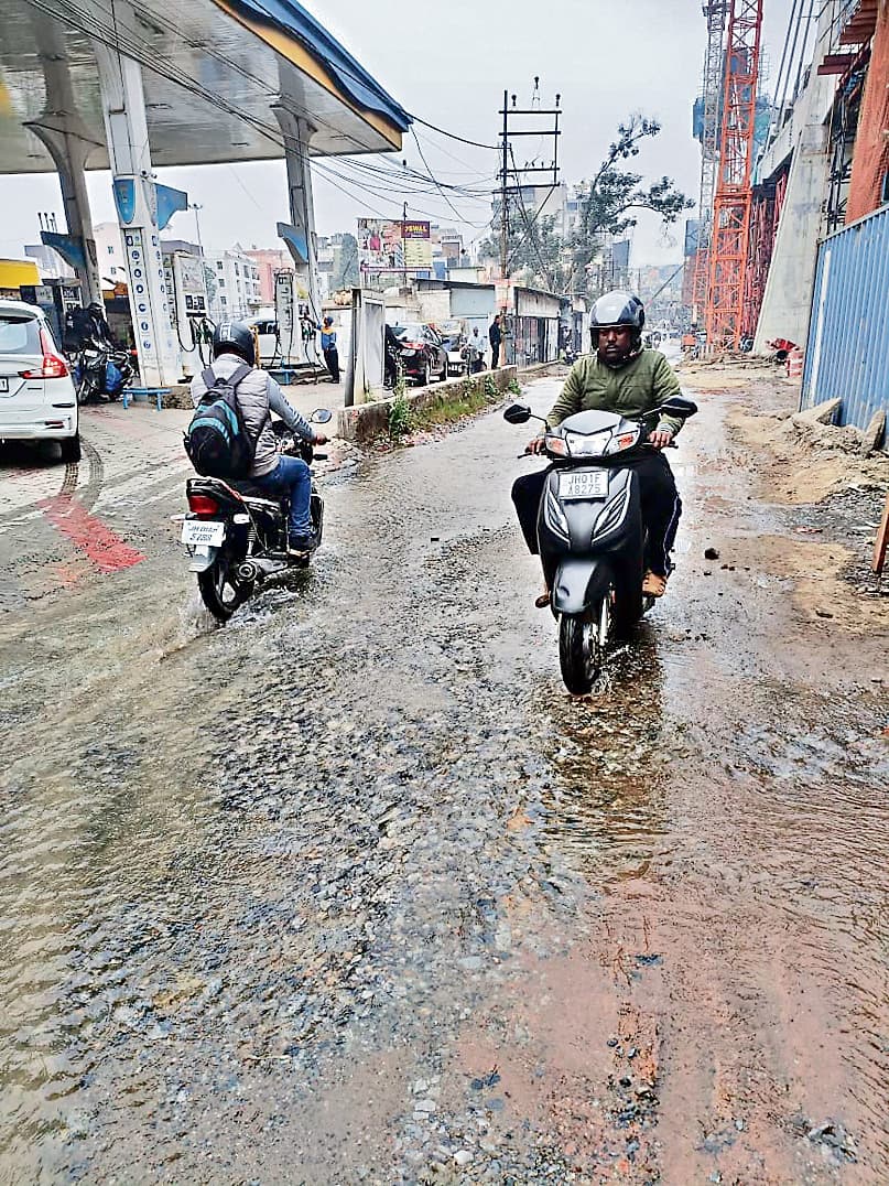 City News : पाइपलाइन क्षतिग्रस्त, हजारों लीटर पानी बहा