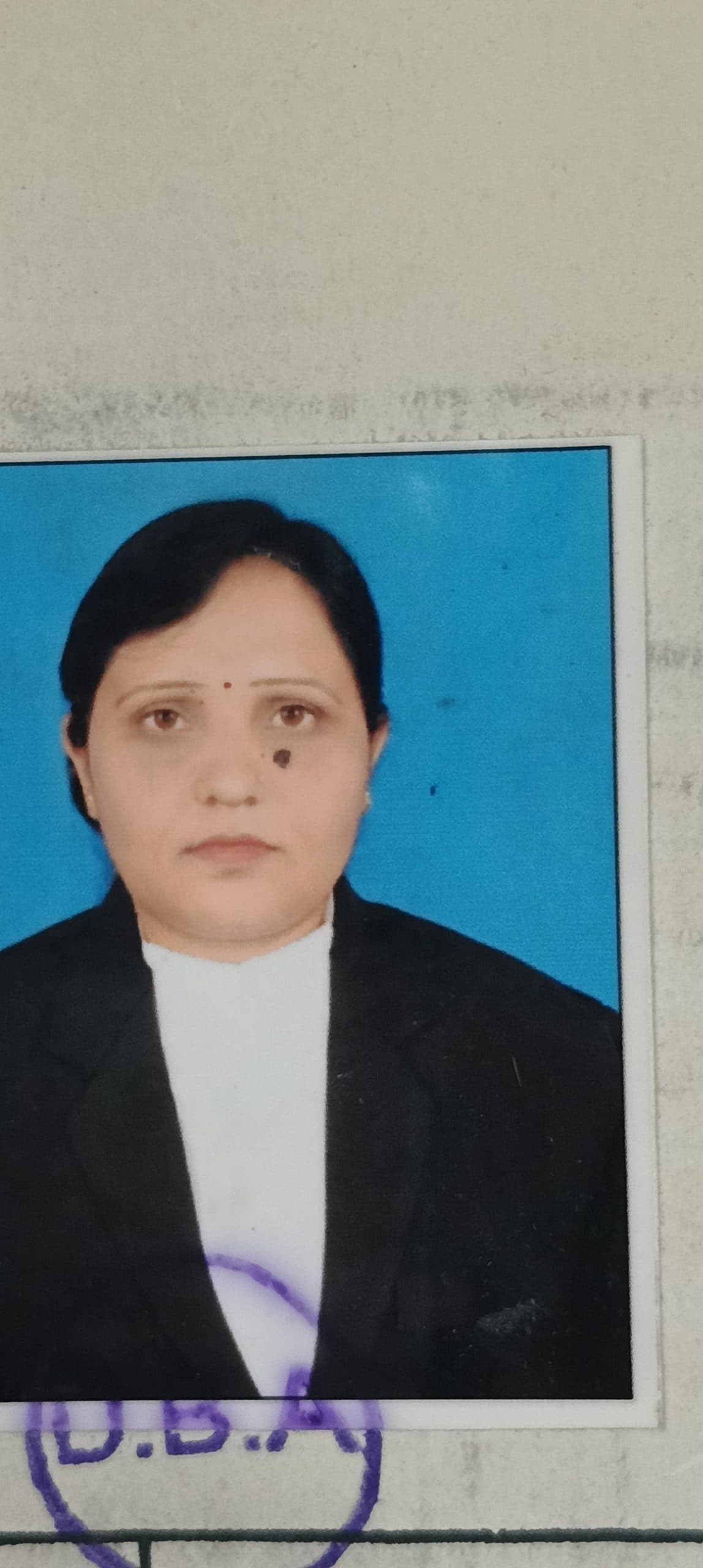 Dhanbad news : पेलोडर के धक्के से बाइक सवार महिला अधिवक्ता की मौत, पति घायल, सड़क जाम