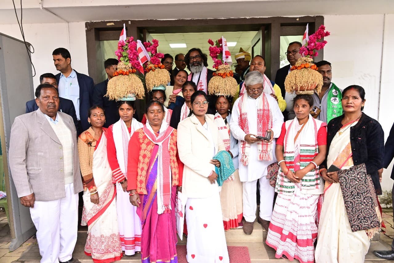 CM News : कांके रोड से प्रोजेक्ट भवन तक सीएम से मिलने वालों का लगा रहा तांता