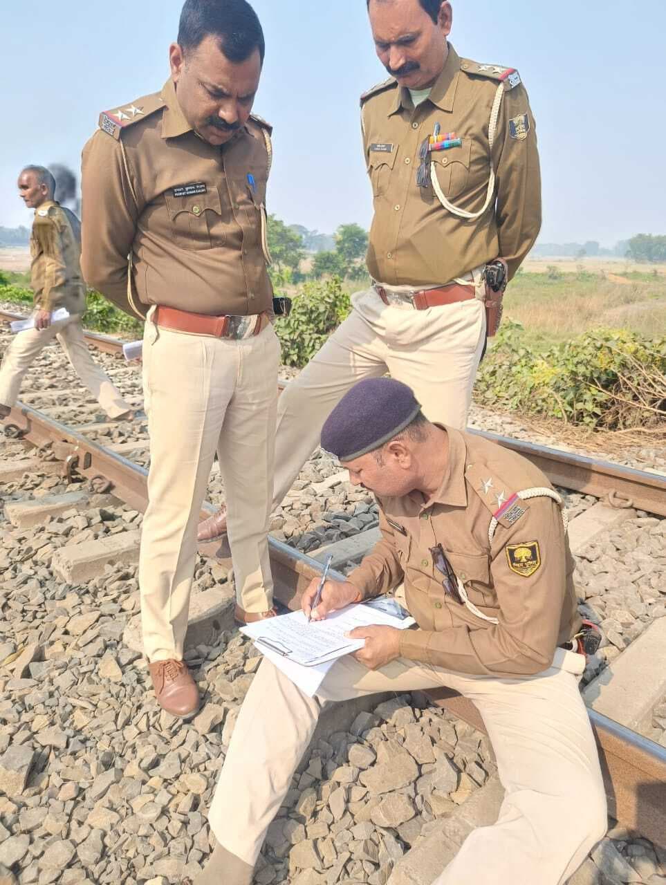 पैसेंजर ट्रेन से टकराने से अज्ञात व्यक्ति की मौत