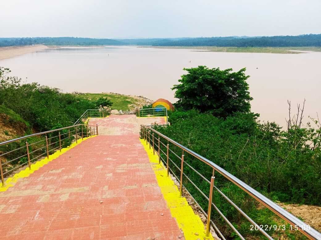 देखते ही बनती है लतरातू डैम की प्राकृतिक छटा