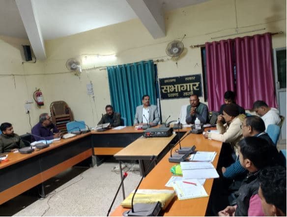 लंबित आवास को अविलंब करें पूर्ण : बीडीओ