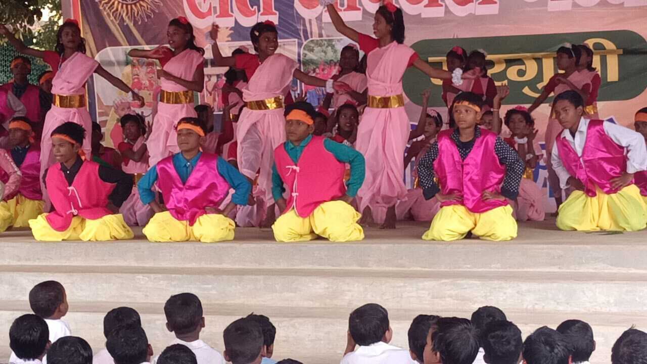 संत जेवियर्स मिडिल स्कूल मुरगुनी में धूमधाम से मना वार्षिकोत्सव