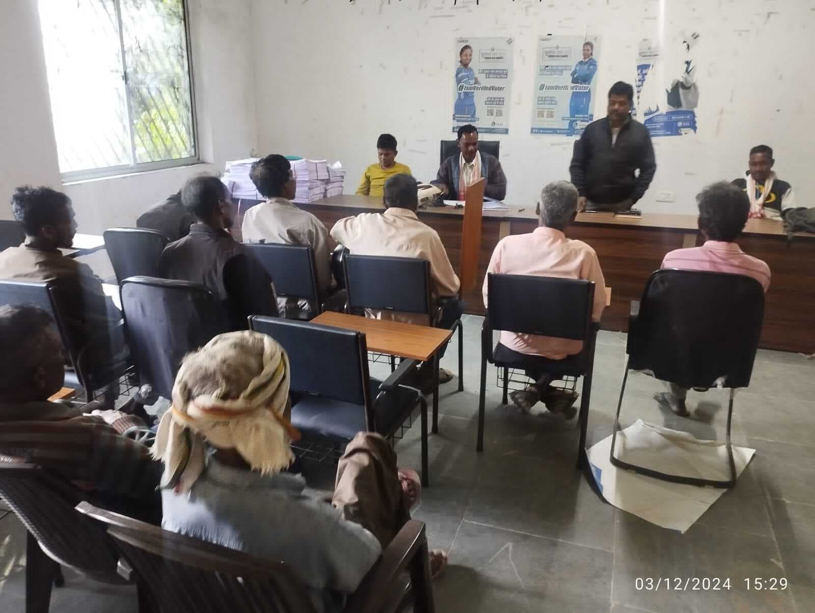 कर्रा प्रखंड सभागार में ग्राम प्रधान संघ की बैठक