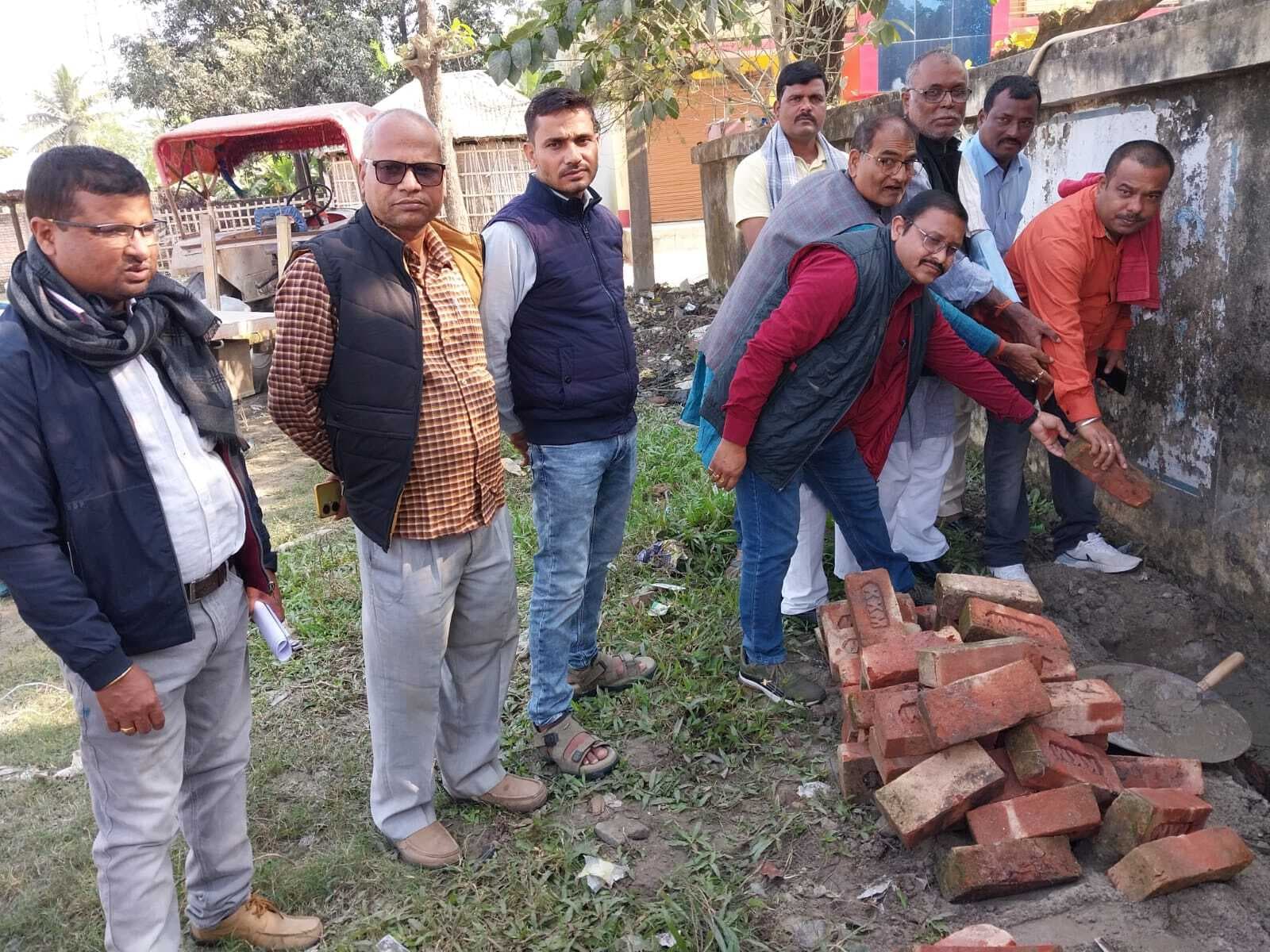 दो पंचायतों में मनरेगा योजना से खेल मैदान का किया गया शिलान्यास