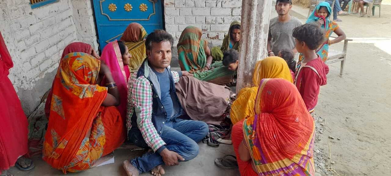 वोट डालने पहुंचे एक बजुर्ग की मतदान केंद्र में हो गयी मौत