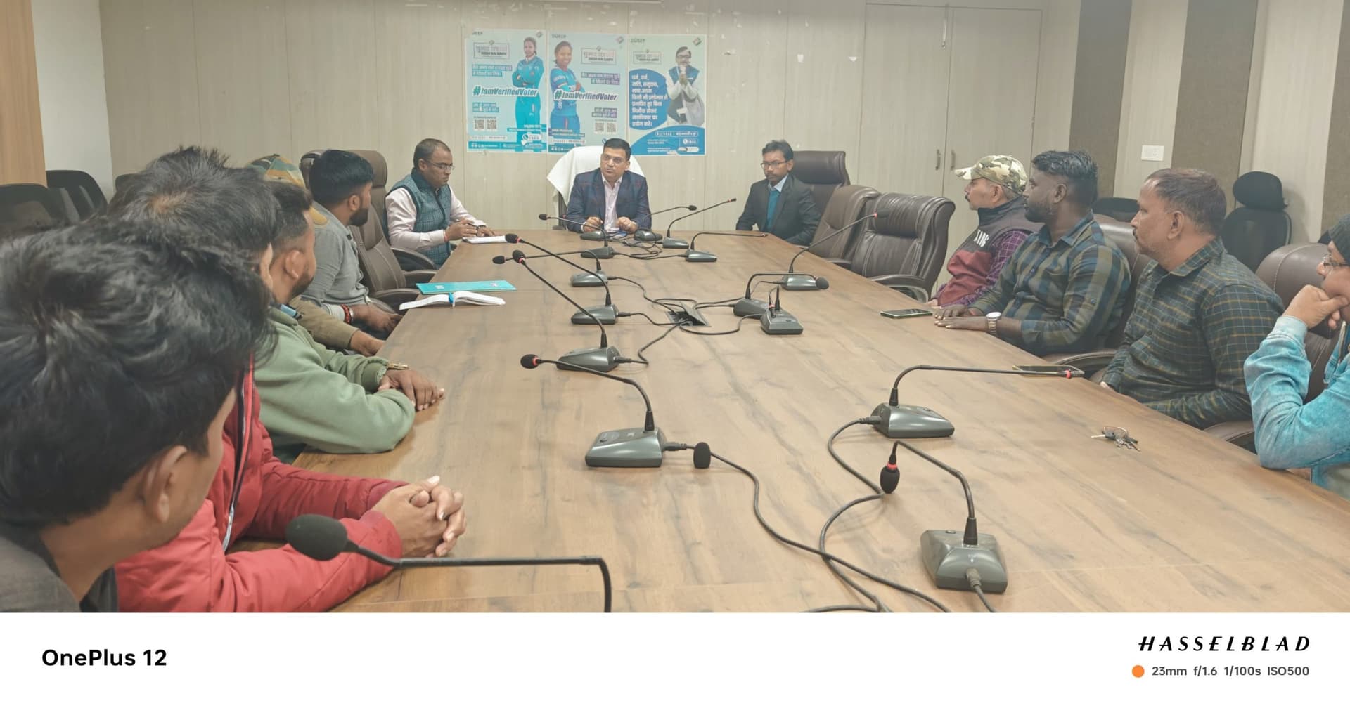 Deoghar news : सफाई एजेंसी हर हाल में डोर-टू-डोर कचरे का उठाव करें सुनिश्चित : नगर आयुक्त