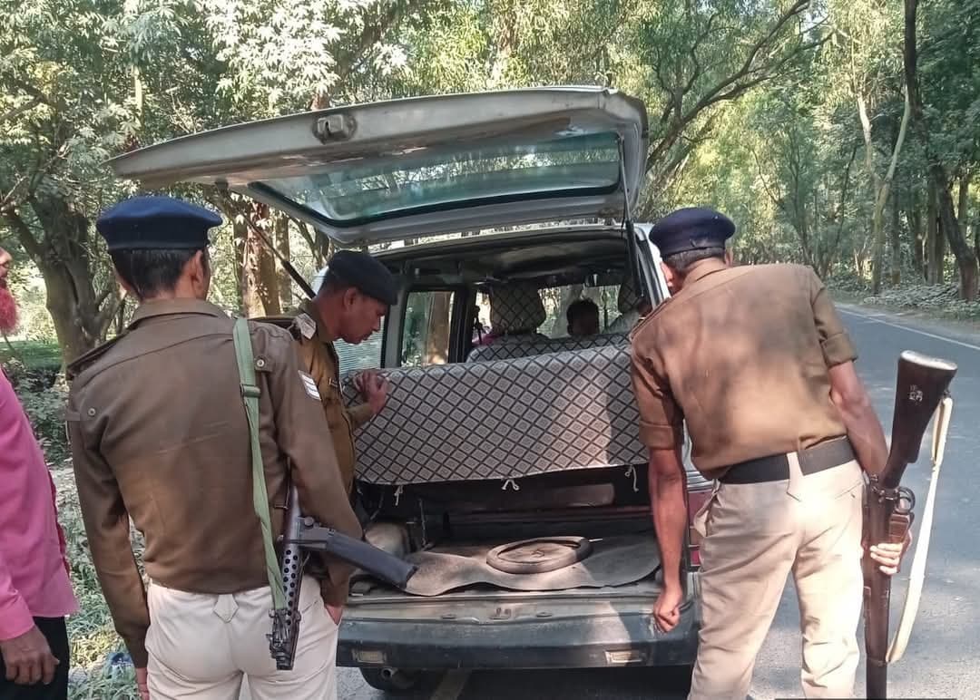 पुलिस ने की बैंक शाखाओं की जांच, चलाया वाहन चेकिंग अभियान