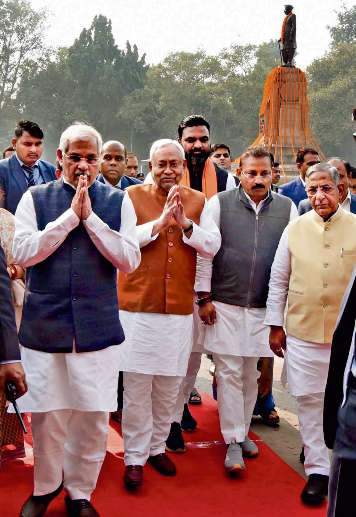 राज्यपाल व मुख्यमंत्री ने अर्पित की श्रद्धांजलि