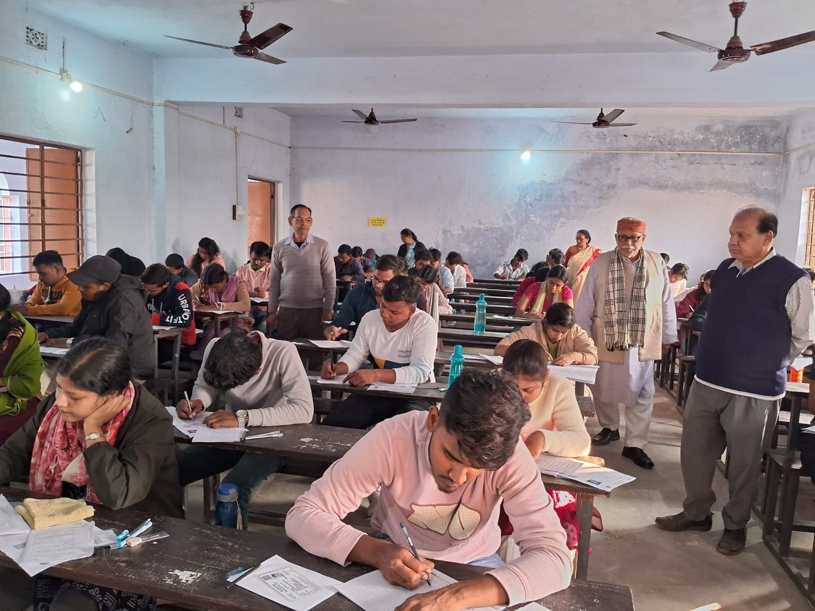 पर्यवेक्षक ने इग्नू अध्ययन केंद्र में परीक्षा लिया जायजा