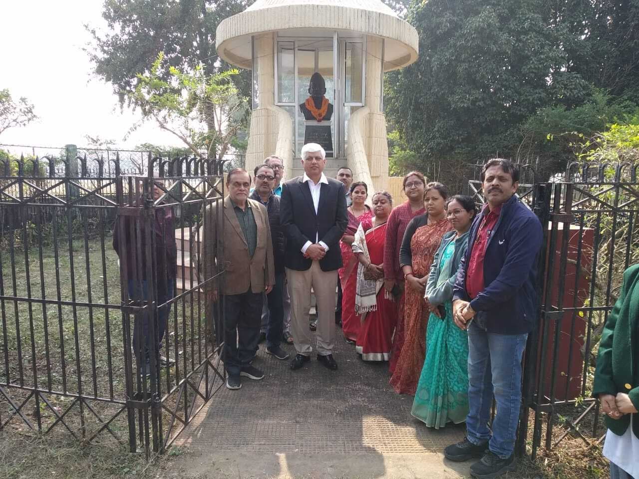 Deoghar news : हिंदी विद्यापीठ में जयंती पर याद किये गये देशरत्न डॉ. राजेंद्र प्रसाद