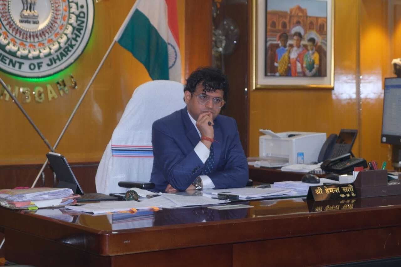 गोदाम में खाद्यान्न भंडारण पंजी के अनुरूप नहीं पायी गयी तो करें कार्रवाई : डीसी