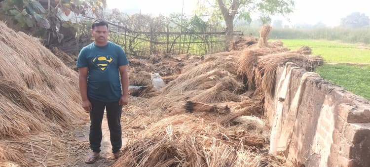 खलिहान में लगी आग,  80 हजार रुपये के धान राख