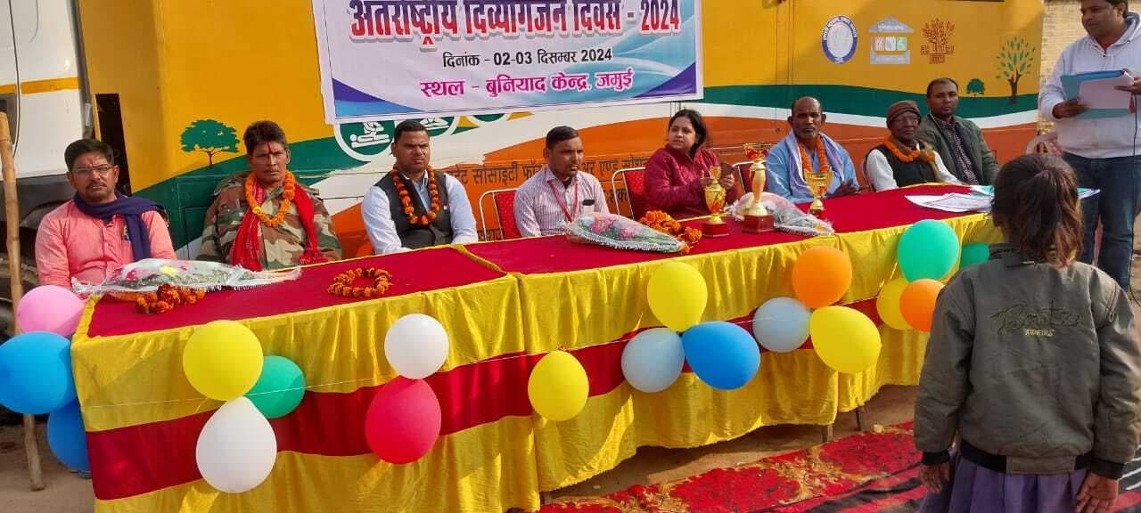 गायन व वाद्ययंत्र वादन में बेहर प्रस्तुति देने वाले दिव्यांगजन हुए सम्मानित