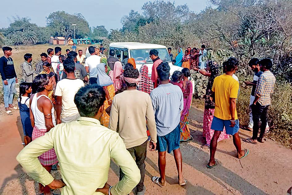 जामुड़िया : ईसीएल के न्यू केंदा ओसीपी में जोरदार ब्लास्टिंग से घरों में पड़ीं दरारें