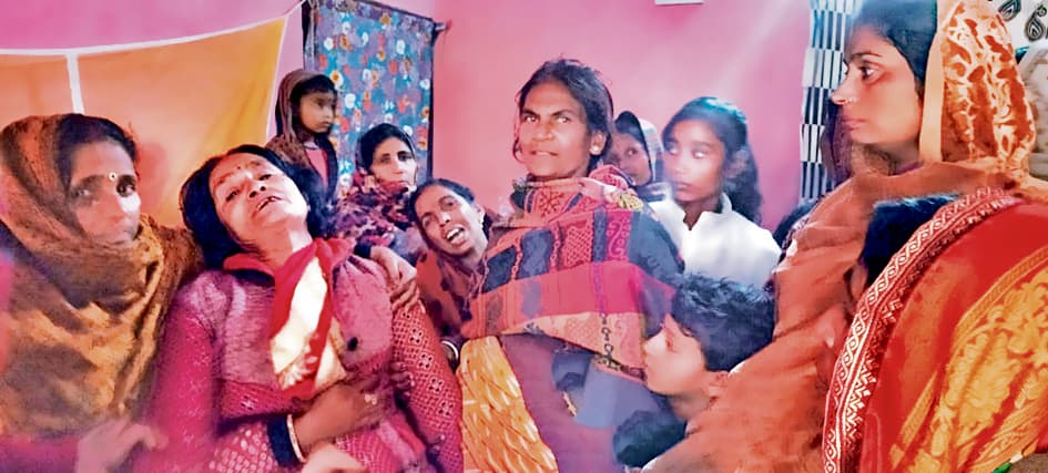 gopalganj news : शादी समारोह से लौट रहे चौकीदार की चाकू घोंपकर हत्या, बाइक व मोबाइल की लूट