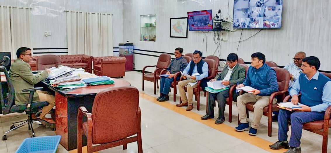 Chhapra News : धान खरीद में लापरवाही नहीं की जाएगी बर्दाश्त, लक्ष्य को करना होगा प्राप्त : डीएम