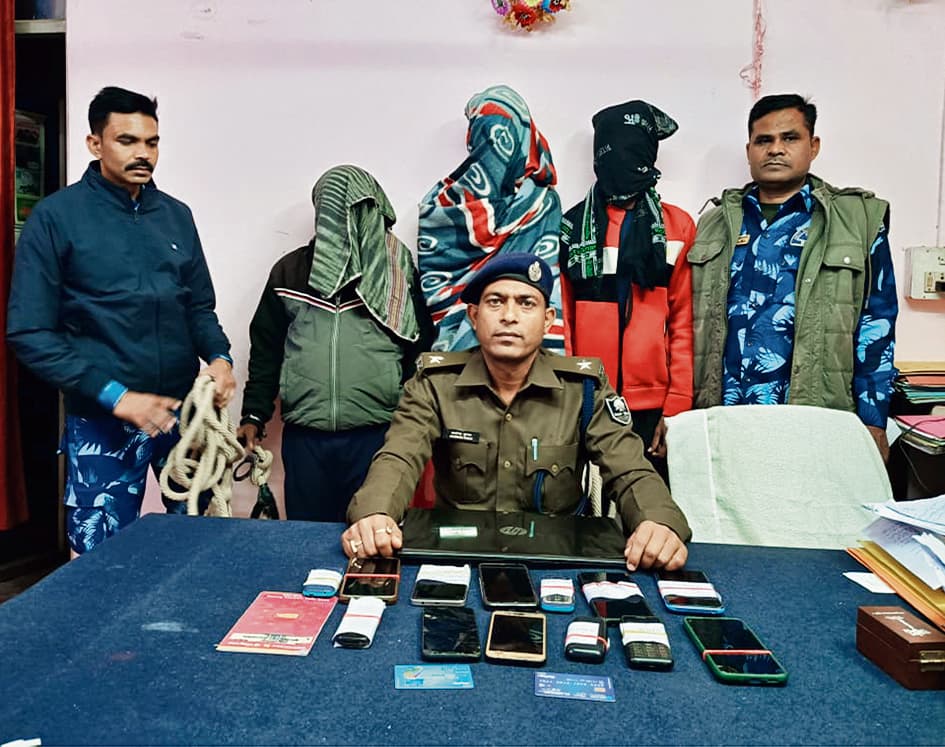 ऑपरेशन प्रहार के तहत कार्रवाई में तीन साइबर अपराधी चढ़ा पुलिस के हत्थे