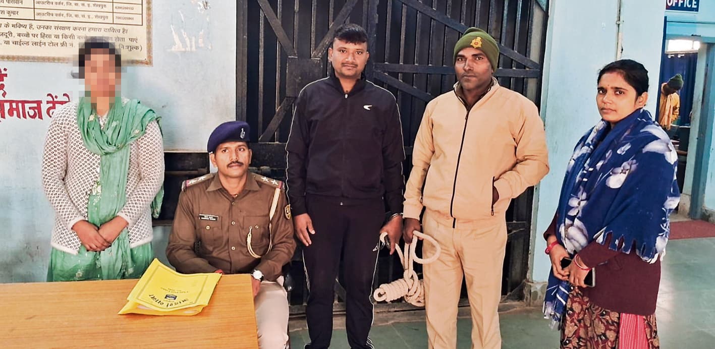 हनी ट्रैप में फंसा कर तीन लाख का आभूषण लूटे, 20 लाख की मांगी रंगदारी, गिरफ्तार