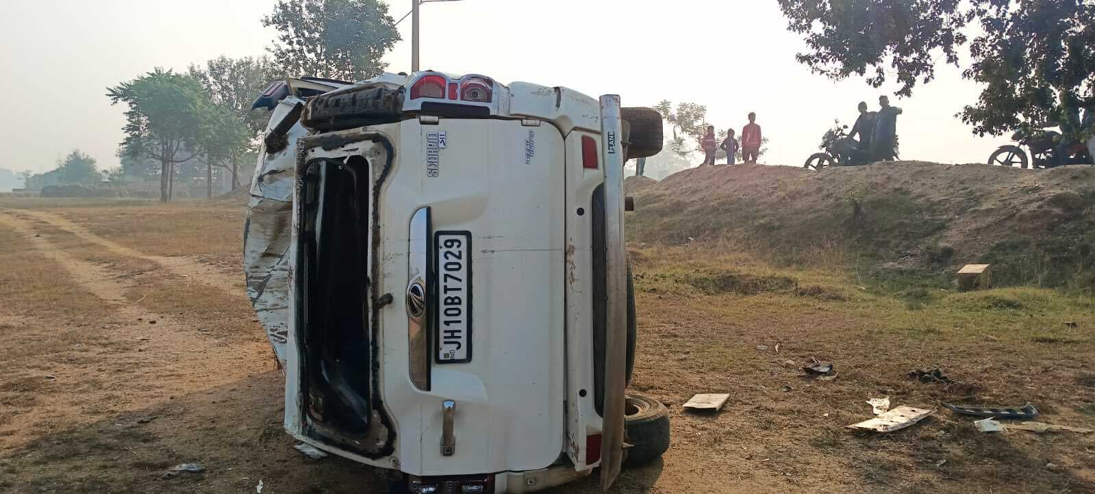 स्कॉर्पियो वाहन दुर्घटनाग्रस्त, सवार फरार