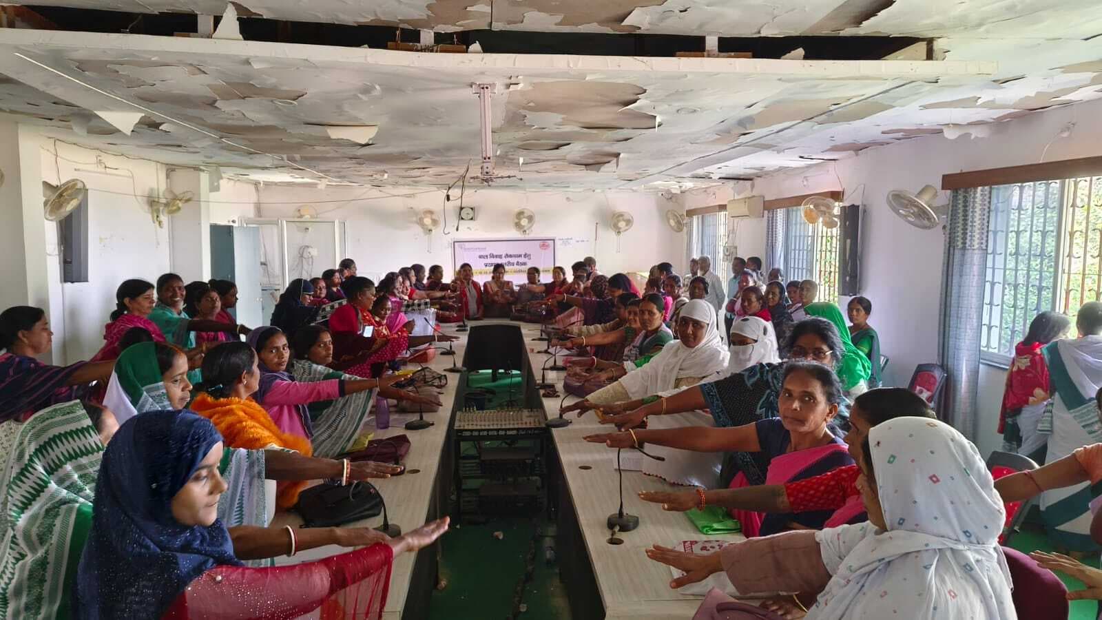 Deoghar news :  सेविकाओं को बाल विवाह रोकथाम के लिए दिलायी गयी शपथ