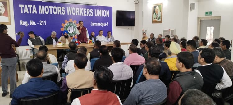 Jamshedpur News : मजदूर हितों को सर्वोपरि रख करेंगे काम : आरके सिंह