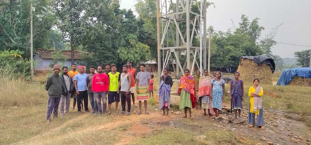 Chaibasa News : एक साल पहले लगी जलमीनार, नहीं मिला एक बूंद पानी