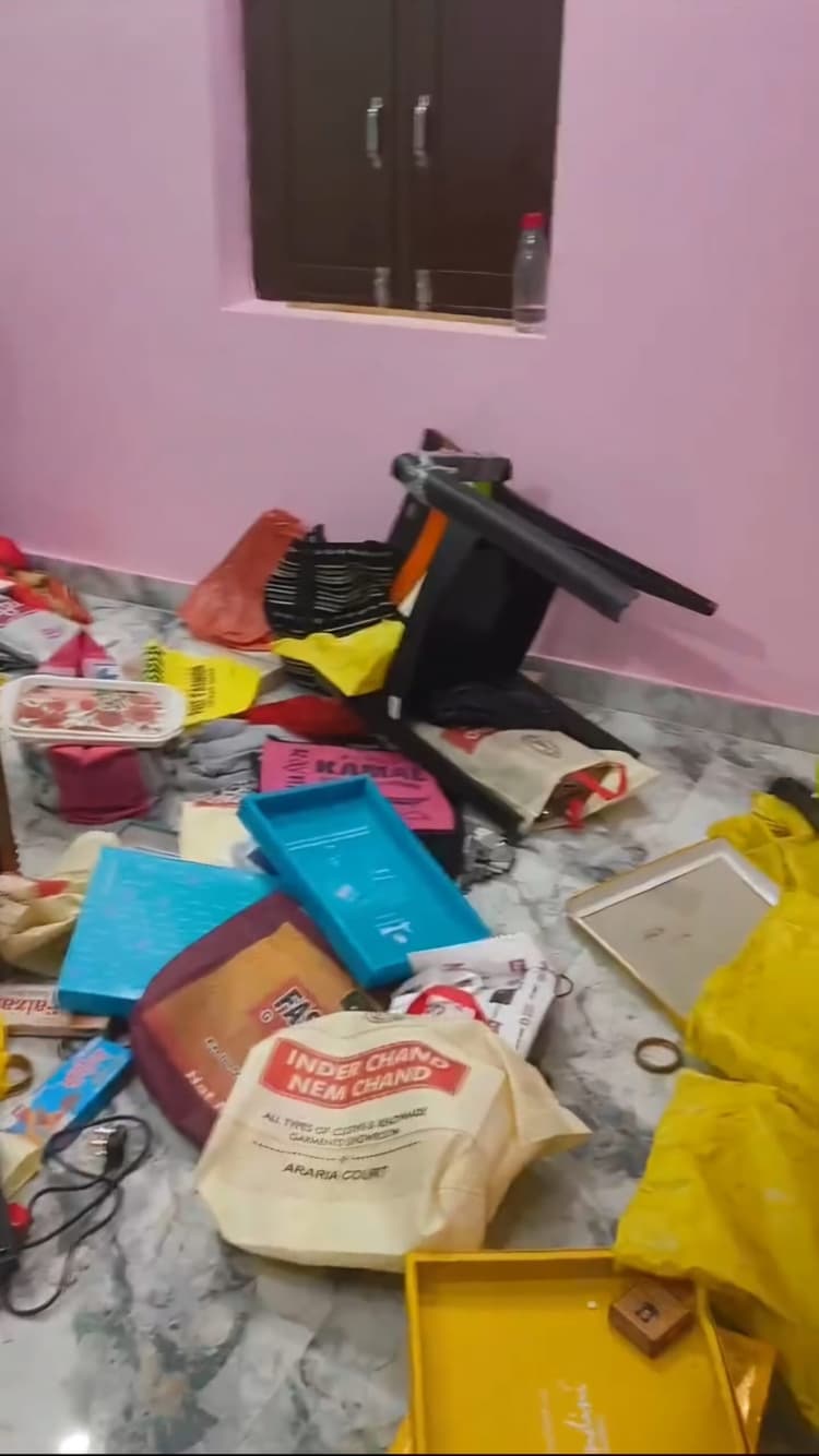 बंद घर से एक लाख रुपये के सामान की चोरी