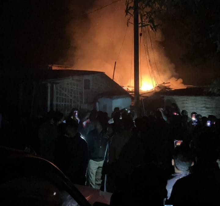 रानीगंज नगर पंचायत में आग लगने से तीन घर जले