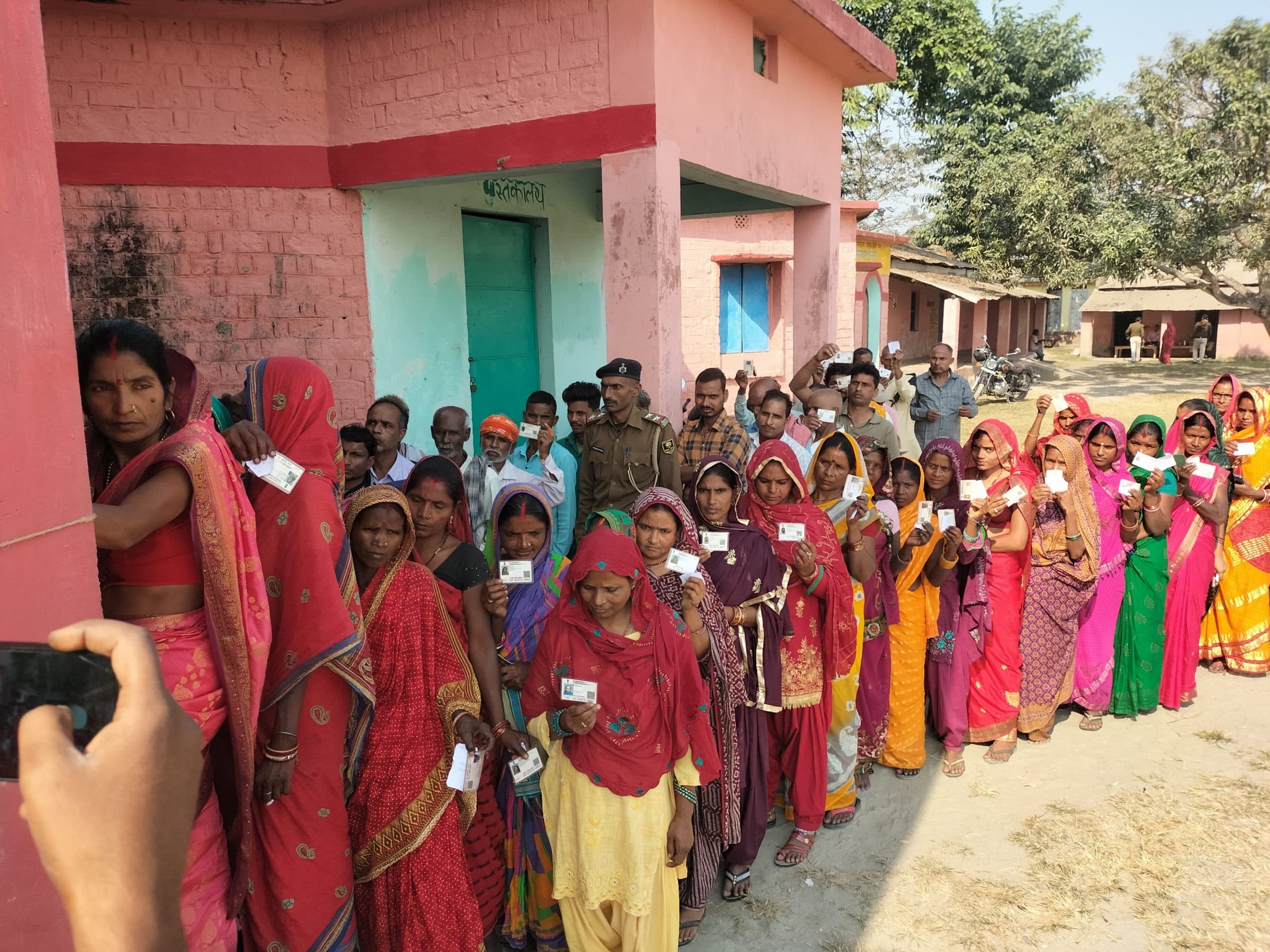 62 बूथों पर शांतिपूर्ण महौल में पैक्स चुनाव संपन्न