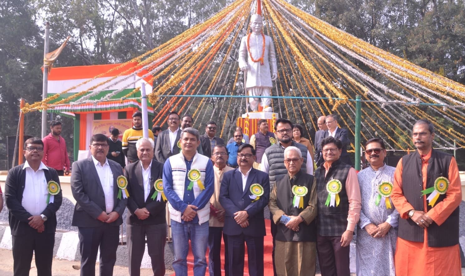 BOKARO NEWS: डॉ राजेंद्र प्रसाद के बताये मार्ग पर चलने का लें संकल्प : तिवारी