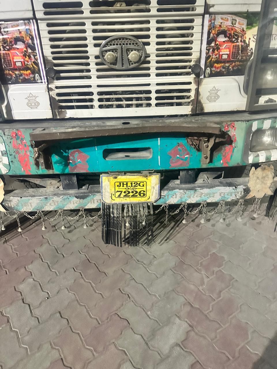 Giridih News: पुलिस ने जब्त किया अवैध गिट्टी लदा ट्रक