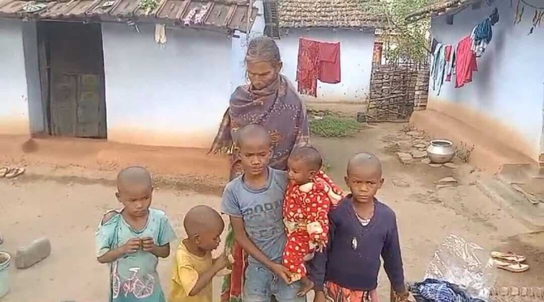 Chaibasa News : सीएम के आदेश पर बेसहारा पांच बच्चों की शिक्षा, राशन, पोषण की हुई व्यवस्था