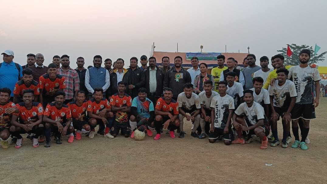 Seraikela News : बिवेंश एफसी को हराकर ब्लैक ईगल बना विजेता