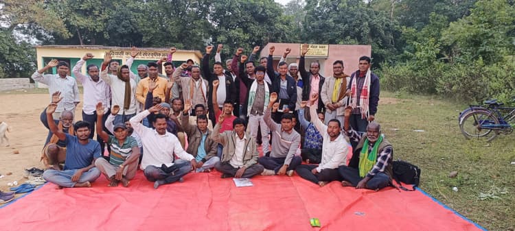 Seraikela News : इको सेंसेटिव जोन के नाम पर सैकड़ों परिवार को बेघर करने की साजिश