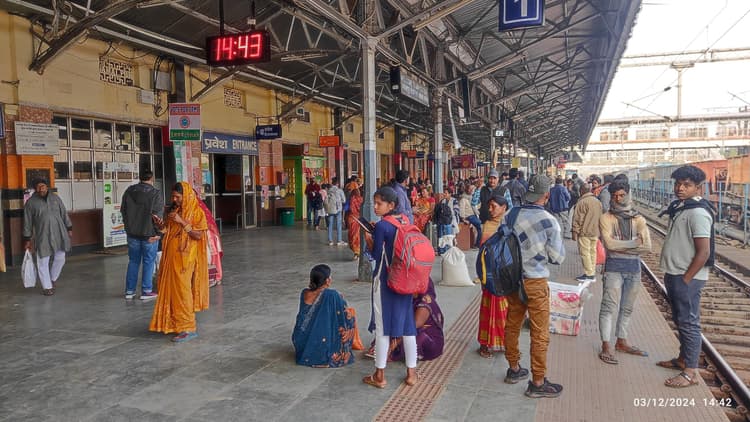 छह घंटे लेट चली पूणे-मालदा टाउन डाउन स्पेशल