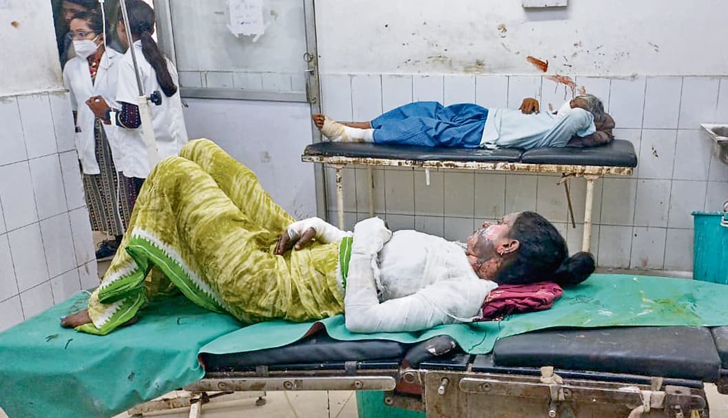 DHANBAD NEWS : रात को गैस का नॉब बंद करना भूल गयी थी महिला, सुबह में झुलसी