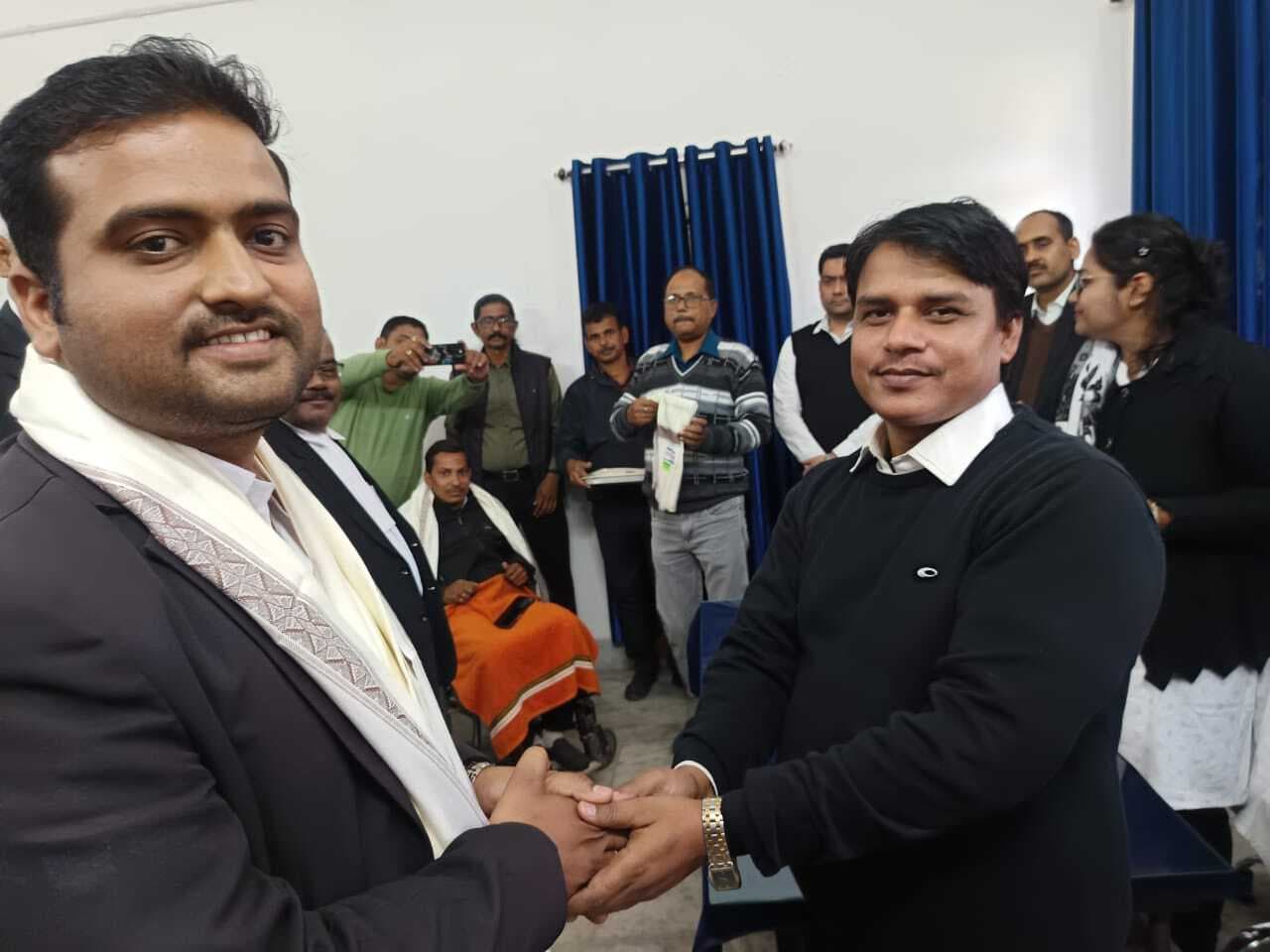 BOKARO NEWS : दिव्यांग अधिवक्ताओं को किया गया सम्मानित