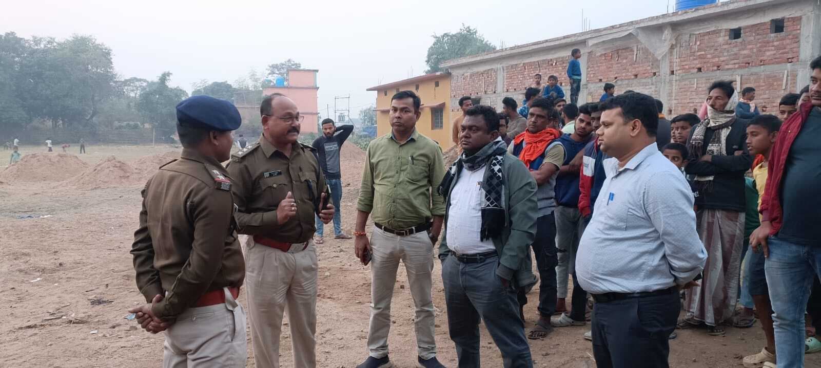 Pakur News: अवैध रूप से किए गए भंडारण बालू को एसडीओ ने किया जब्त