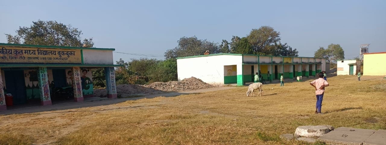 ख ::::::   खलारी के कई सरकारी विद्यालयों में नहीं है चहारदीवारी